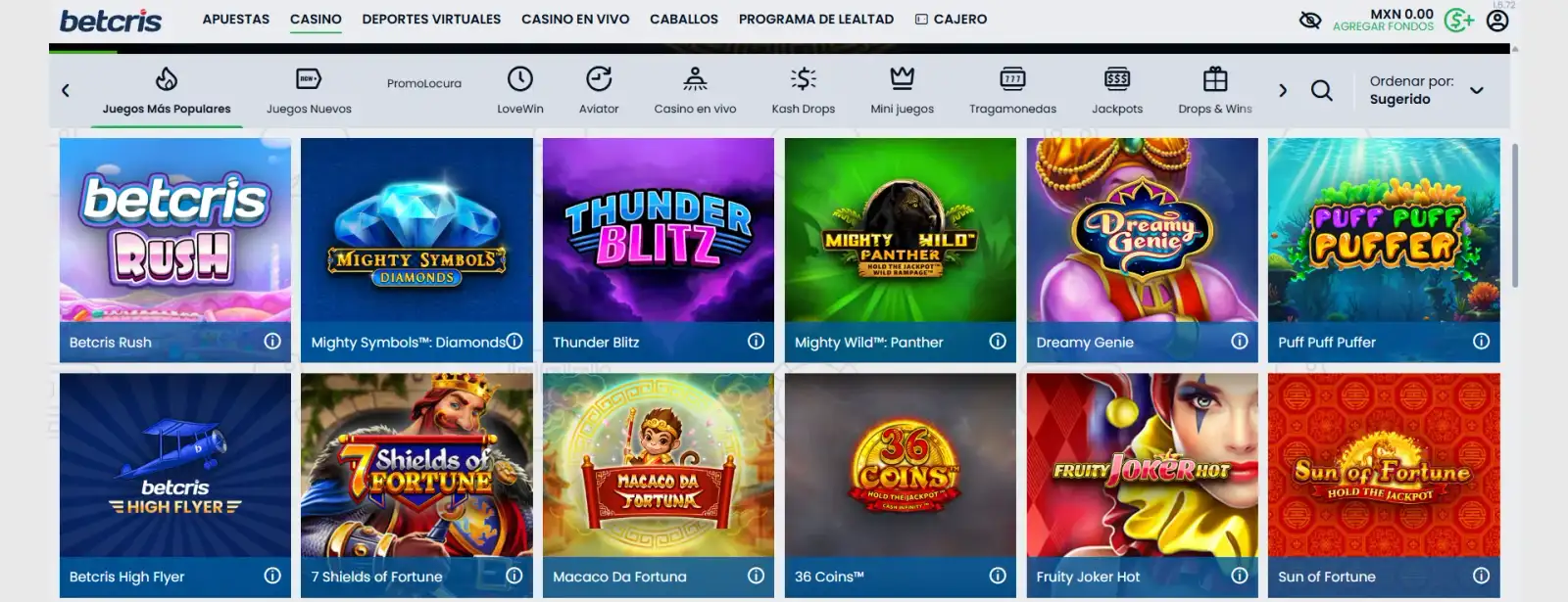 Vitrina de sala de casino en pantalla ancha con dos filas de carátulas de juegos y la barra superior de secciones, con el saldo en pesos mexicanos a la derecha.